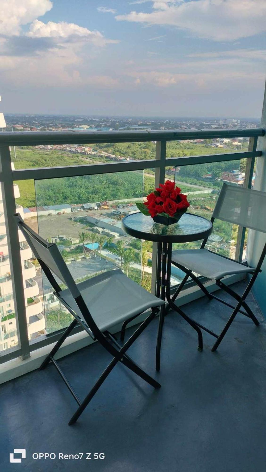 Azure North Studio Units Located In 17Th Floor And Above Сан-Фернандо Экстерьер фото